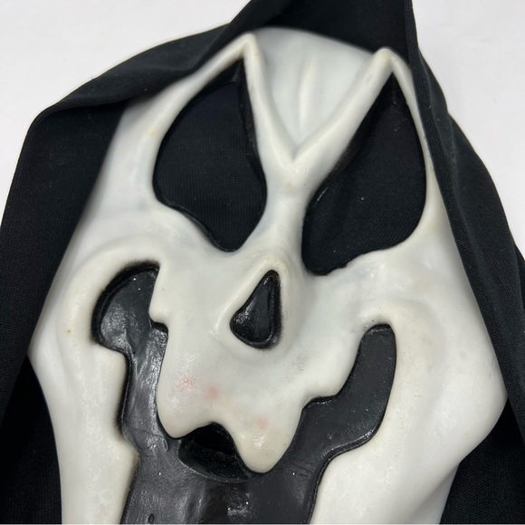 Easter Unlimited Ghostface Mask 9206 Squiggly Mouth Fun World Costume Scream - Picture 3 of 10